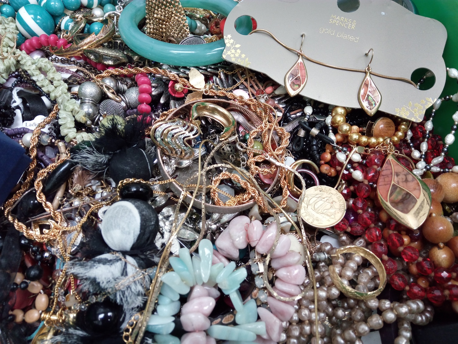 2 kg gemischter Modeschmuck Konvolut kreatives Basteln gemischter Zustand Wiederverkauf - Bild 1 von 9